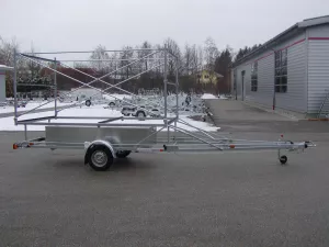 ungebremster Bootstrailer Harbeck 750KR3 Aufbau mit Außenrahmen speziell für Wettkampfkajaks geeignet Eigengewicht ca.300kg Nutzlast ca.450kg Bild Muster Zubehör und Verkauf nur auf Anfrage per Werksvertrag